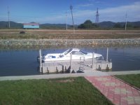 Катер у пристани