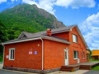 дом для гостей под горой Сестра