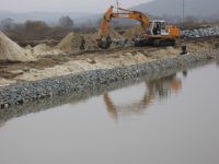 Земляные работы тяжёлым экскаватором